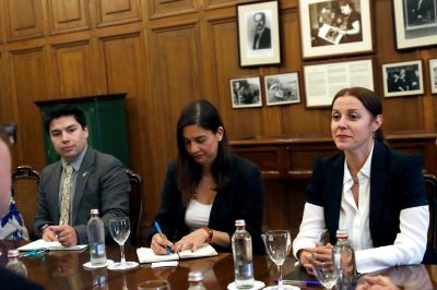 La diplomática fue nombrada en su cargo en junio de este año. Tras la reunión, la embajadora destacó que existen “muchas áreas de cooperación donde compartimos intereses comunes”.